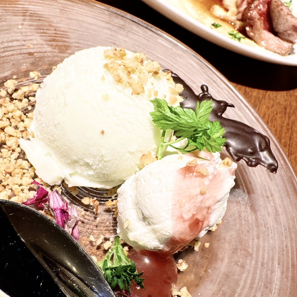 後輩の豊洲りおちゃんと、

肉を食べたり甘い物を食べたりした🍖🍨