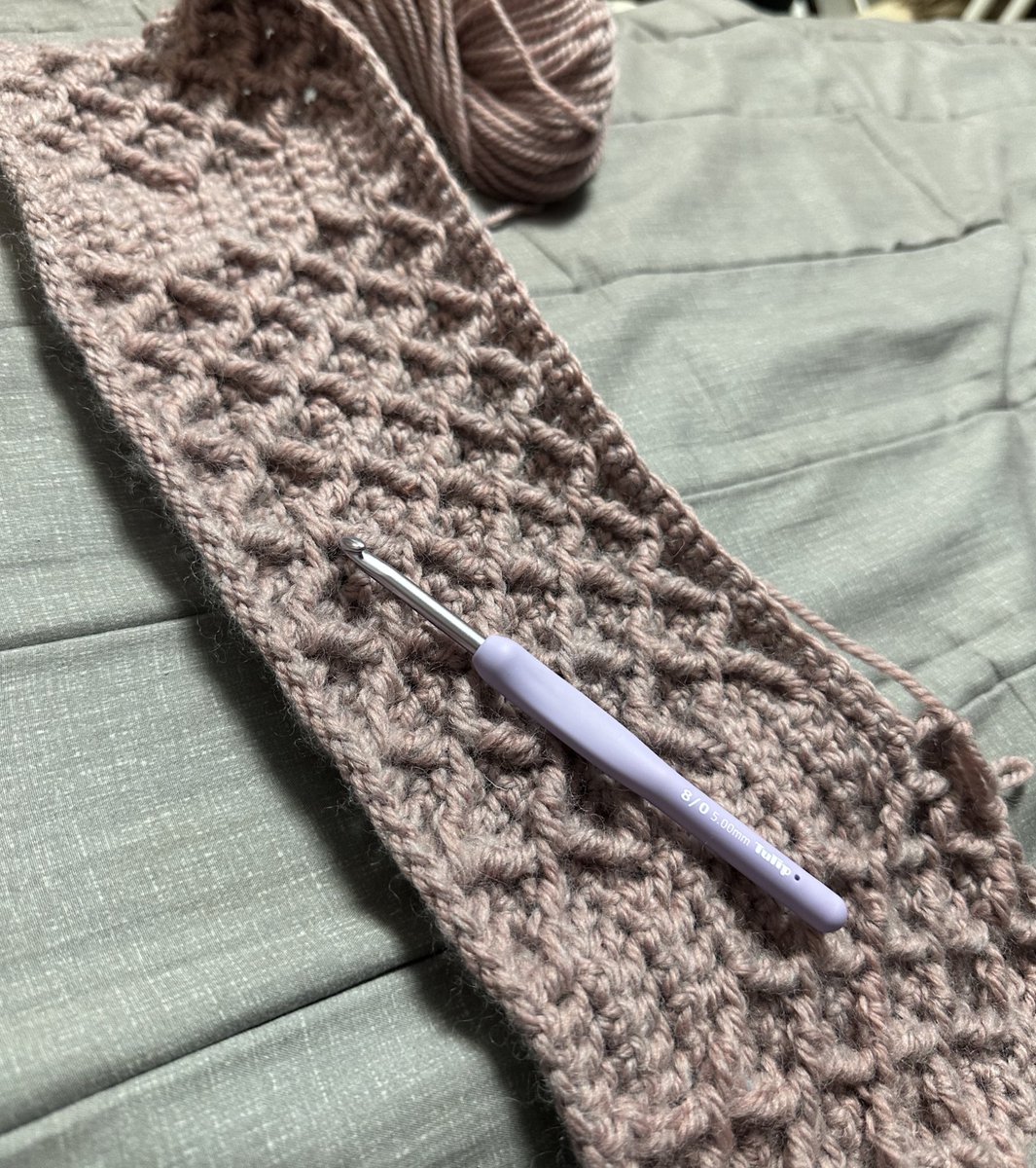 저는 요새 (6개월간)미뤄뒀던 코바늘 가방 패키지 업보를 청산하고 있어요…더플백을 코바늘로 뜨려니 진짜 업보가 따로없음