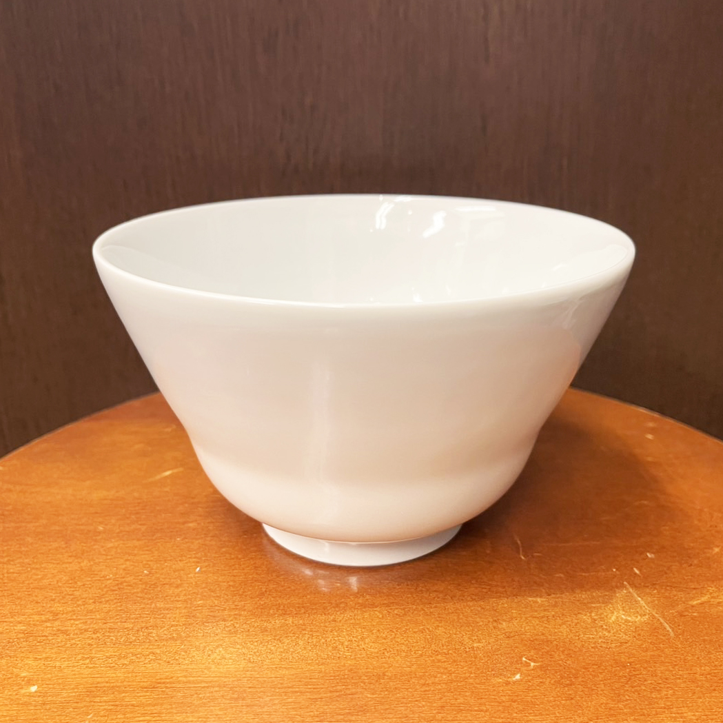 EiichiKusaba's tweet photo. 焼き物には、大きく分けて「陶器」と「磁器」があります。
陶器は土から、磁器は石から生まれます。
有田は、その磁器が日本で初めて焼かれた地として知られています。
起源は1616年。ここから日本の磁器文化が始まりました。
#有田焼 #磁器 #焼き物 #伝統工芸 https://t.co/KeS3ZkS4BC