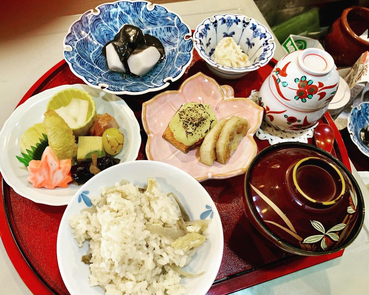 11/5水曜日は福島特集！
福島県三春町の野菜やパンなども販売。
ランチは豆松さんに福島をテーマにした和食ランチをご用意いただきます。福島の新米をご用意します！