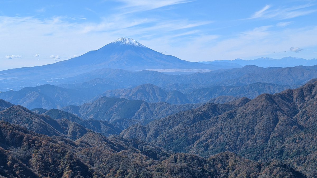 BOE7378's tweet photo. 塔ノ岳からやっと綺麗な富士山見れました
#塔ノ岳
#富士山 https://t.co/Nye7NfiMIu