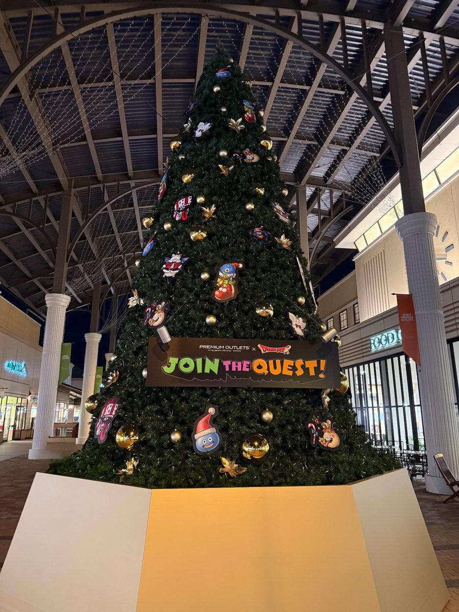 BackLogHell's tweet image. 仕事帰りにアウトレット寄ったら、ロトのつるぎとか、どてかいスライム置いてあった✨

プレミアム・アウトレット×ドラゴンクエスト JOIN THE QUEST！ 2025/11/7（金）〜2026/2/23（月・祝） premiumoutlets.co.jp/sp/dragonquest/