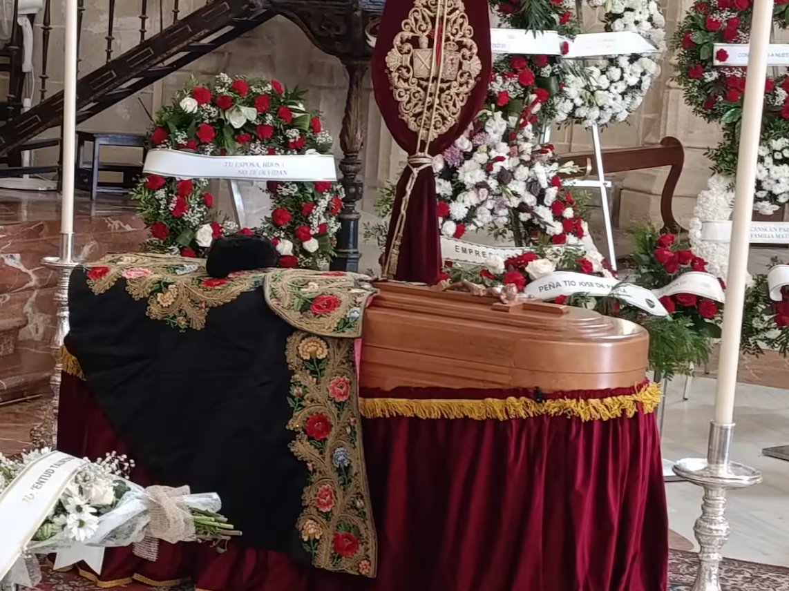 "Morir no es nada; lo terrible es no haber vivido".

Rafael de Paula, leyenda de la tauromaquia.

Siempre estarás en nuestros corazones. Descanse en paz.