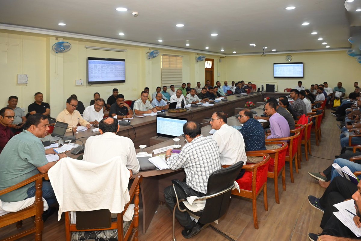 Held a review meeting with senior officials of the Public Health Engineering Department and allied departments, in the presence of Shri Kailash Karthik, Secretary, PHED and Mission Director, Jal Jeevan Mission, to assess various PHED schemes under Nalbari LAC.

Reviewed the