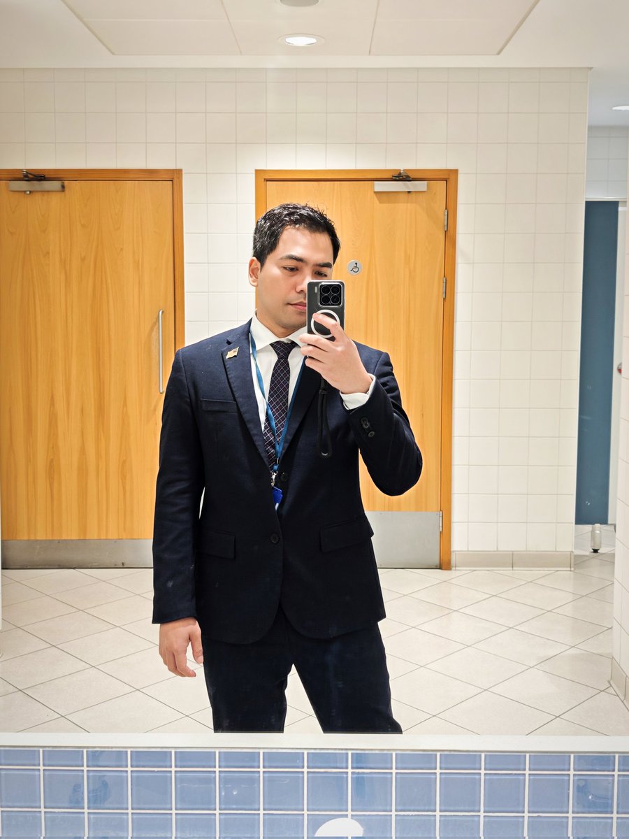 IzzyWafi's tweet image. Perkara yg berlaku 2 kali setahun. Me in formal office wear.

#MenAtWork