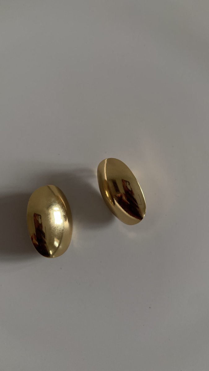 Day 2 of posting my business till I get that visibility I crave for.

Simple but bold earrings available to shop. 4500NGN
Location: Ibadan.

Please retweet. Thank you!