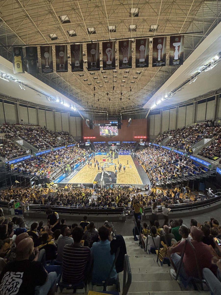 TodoGolesRadio's tweet photo. 🏀 ¿Quieres estar el sábado en el Santiago Martín animando al @CB1939Canarias en su partido ante @SanPabloBurgos?

🎟️🎟️ Sorteamos ENTRADAS DOBLES.

✅ Sigue nuestra cuenta y repostea aquí 👇🏼👇🏼 https://t.co/LoSLwr4ANU