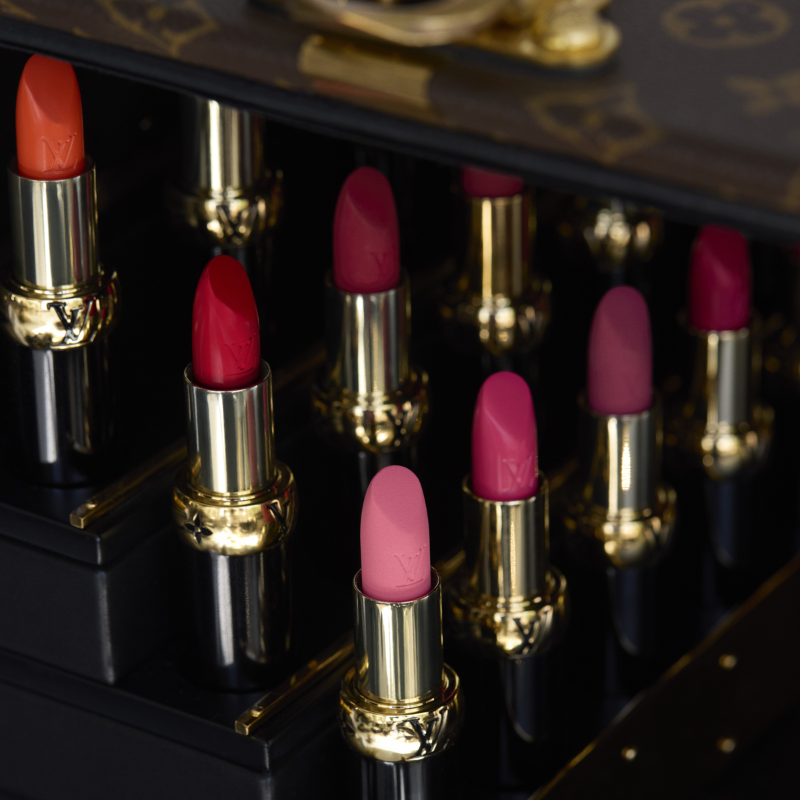 LouisVuitton's tweet photo. Power in pigment. Rich, vibrant color meets a supple, sensorial touch in a celebration of the House’s heritage — spotlighting iconic hues such as 854 Rouge Louis and 896 Monogram Rouge. 
#LVBeauty #PatMcGrath #LouisVuitton
