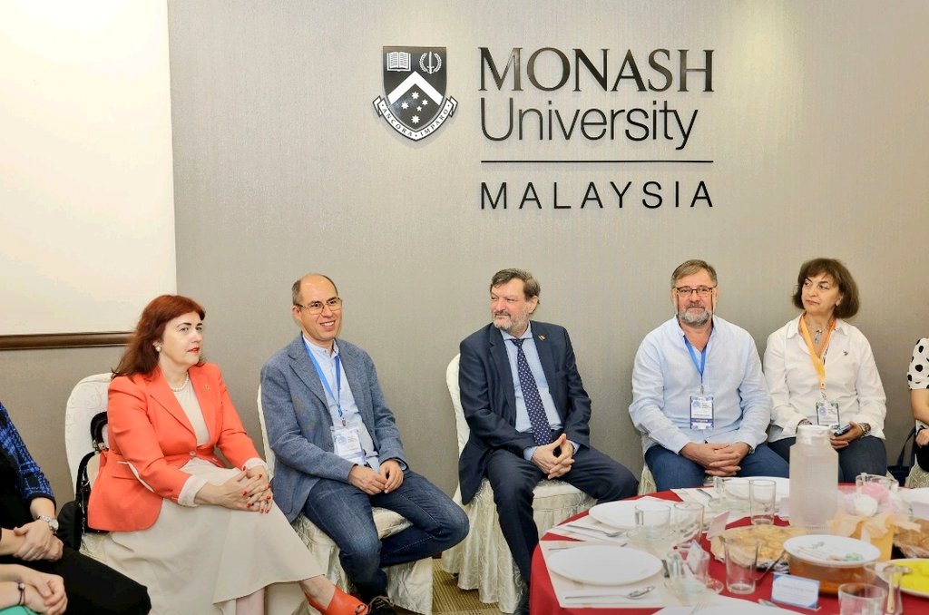 ROinMalaysia's tweet photo. Connecting the smartiest: Ambassador @NinetaBarbules1  delivered remarks at @MonashMalaysia @VOLATEVS Summit, welcomed 🇷🇴scientists participants at 2days biomedical sciences @HorizonEU event! #enose
The electronic nose will be widely used in early cancer detection @ROinMalaysia https://t.co/Kki8g4zFk9