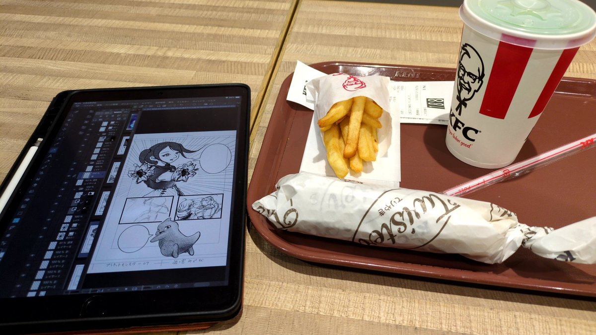 HIMEMIYASEIGA's tweet photo. こんばんは
今日も練習前に
腹ごしらえしながら
プラネットモンスターの
原稿進めてます(｡･ω･)ﾉﾞ

完成までもう少しかかりそうですが
年内の完成を目指します(ง •̀_•́)ง

皆さんも寒くなってきたので
怪我や風邪に気をつけて下さいー🐣 https://t.co/F0hxKbe0qJ