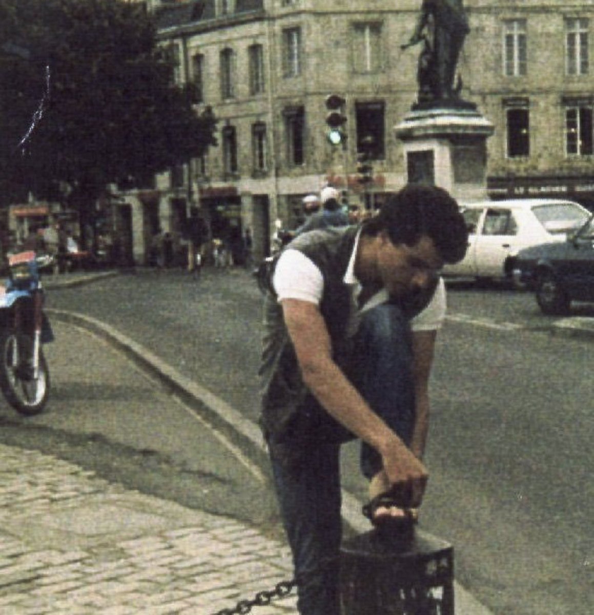 Benim Devletime kurşun sıkacak herkes “ölecek “ yaştadır.

Vefatının 29.yıldönümünde vatan ,millet ve devlet sevdalısı Abdullah Çatlı’yı saygıyla, rahmetle anıyorum.