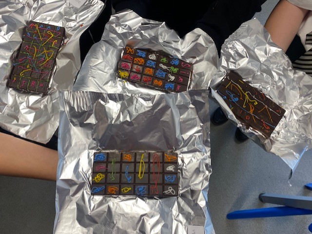 CastlefordAcad's tweet image. 🍫 Last term, 7E DT created their own chocolate bars—designing logos, packaging &amp;amp; recipes inspired by chocolate history. Mrs Thursfield is so proud of their creativity and teamwork! 👏 #CreativeLearning  #StudentCreativity #ProudTeacher @CastlefordTrust