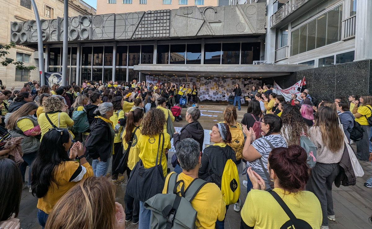 CGTCatalunya's tweet image. 🔥 Vaga a l&apos;ajuntament de Barcelona!

Violència és no arribar a final de mes!! Vergonya d&apos;@bcn_ajuntament