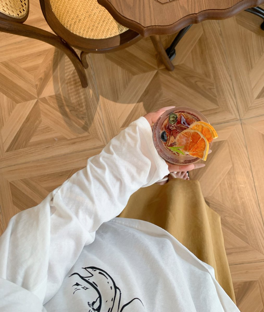 AxlvvWare's tweet image. 扉の向こうには、ちょっと特別な時間が待ってる気がする。