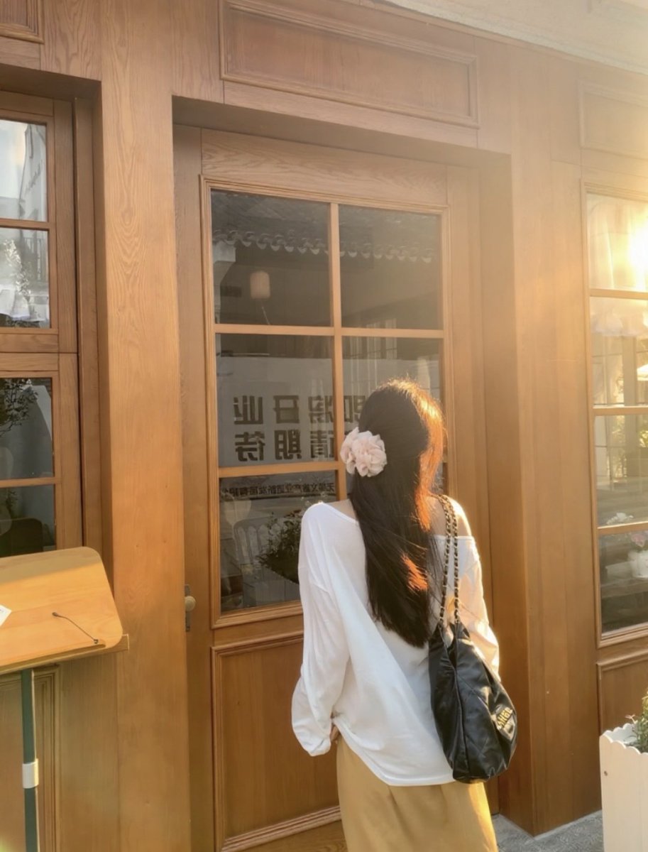 AxlvvWare's tweet image. 扉の向こうには、ちょっと特別な時間が待ってる気がする。