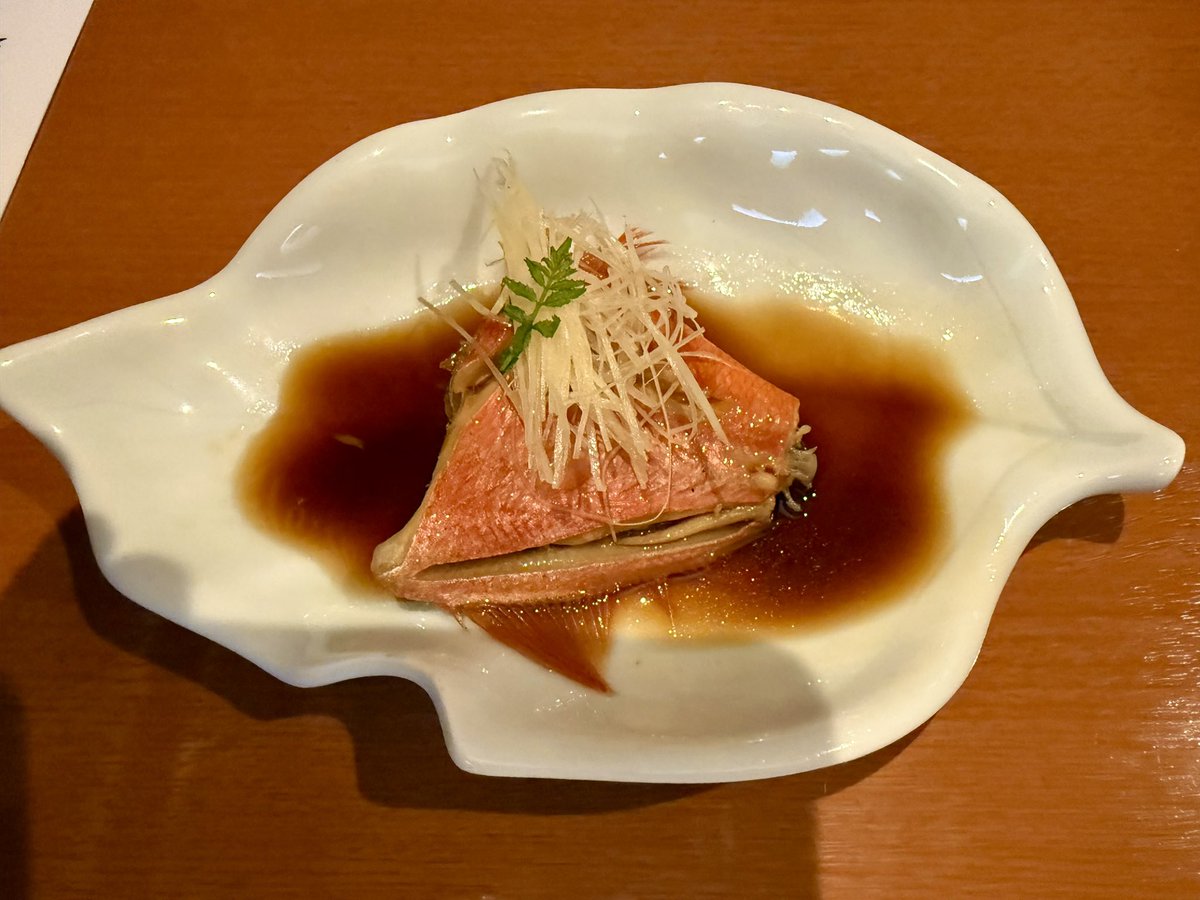 t_fawkik's tweet image. 和食会席

御献立
一先付
酒菜五種盛り
一造り
銚子産御造りの盛り合わせ
一煮物
金目鯛煮付け
一鍋物
胡麻豆乳鍋
一陶板
東総ポーク陶板焼き
ーサラダ
銚子産を含む季節の生野菜
一食事
桜海老と丸十と
占地の炊き込みご飯
一香の物
二種盛り
一止椀
郷のつみれ汁
ーデザート

絶景の犬吠埼ホテル