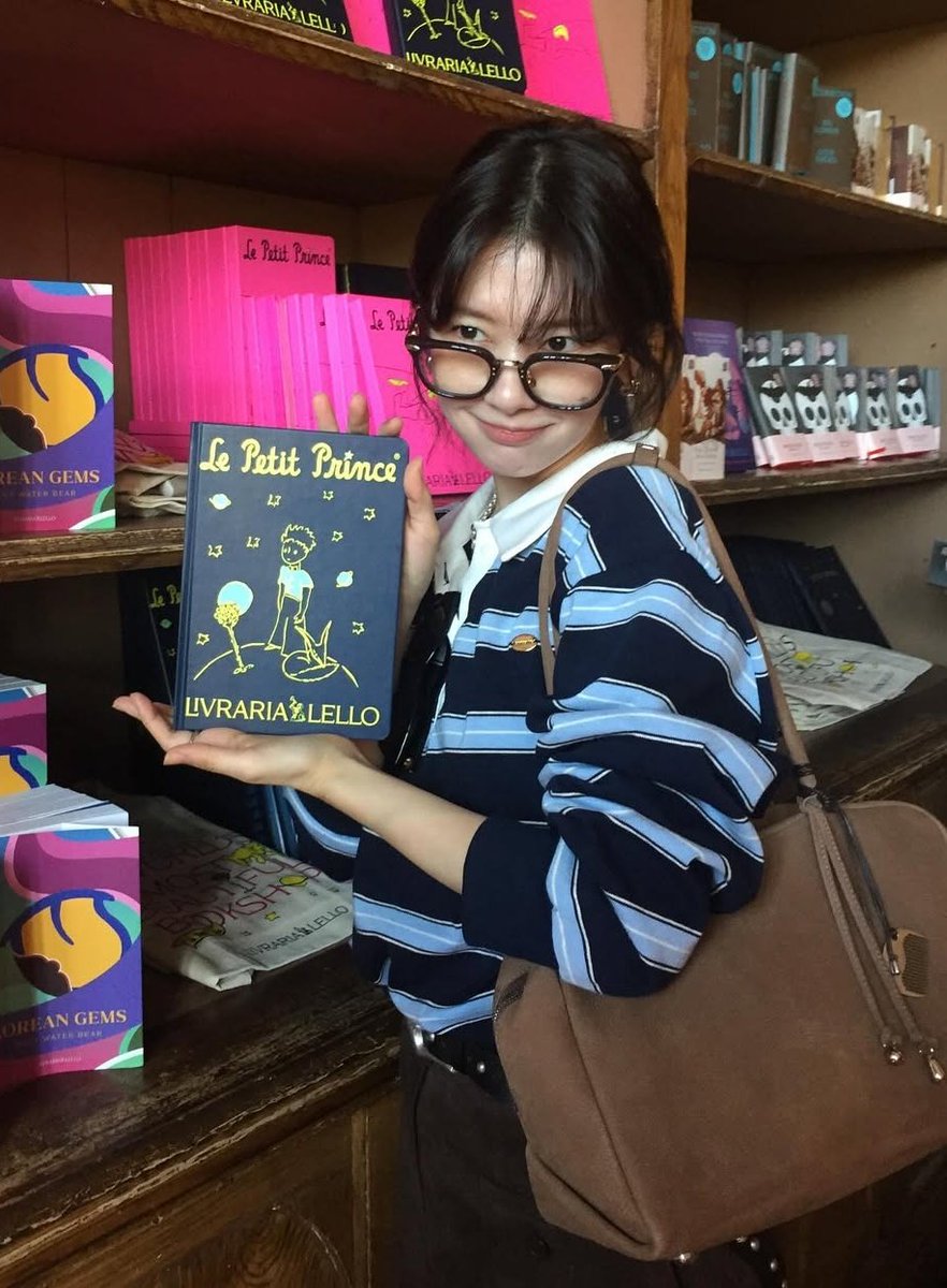 taekook_tk2's tweet photo. It's called coincidence ?? 😉🫣🤫
[The Little Prince📔 x same smile 😊]

#JungHaeIn #JungSoMin #HaeSsom https://t.co/hOe4bVlFhO