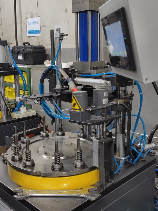 TopwayP87538's tweet photo. Ensuring top-notch quality for our springs! Rigorous inspections guarantee durability and performance. Trust us for reliable solutions. 🔍⚙️ #SpringQuality #QualityControl #EngineeringExcellence #fyp #foryou #topway https://t.co/0gFHi1etvl