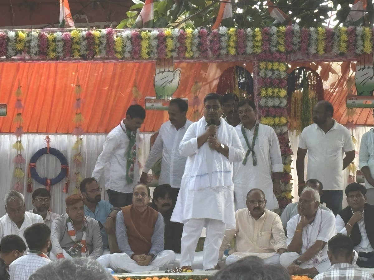 yashvardhansngh's tweet photo. अन्ता विधानसभा उपचुनाव में पार्टी के प्रत्याशी श्री प्रमोद जैन भाया के प्रचार में , काँग्रेस प्रदेशाध्यक्ष श्री गोविंद डोटासरा जी के साथ बंबोरी कलाँ कस्बे की जनसभा में शिरकत करते हुए। https://t.co/GTgVmDxSgx
