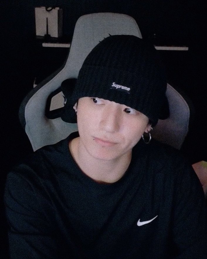 taekook𑁤 tweet media