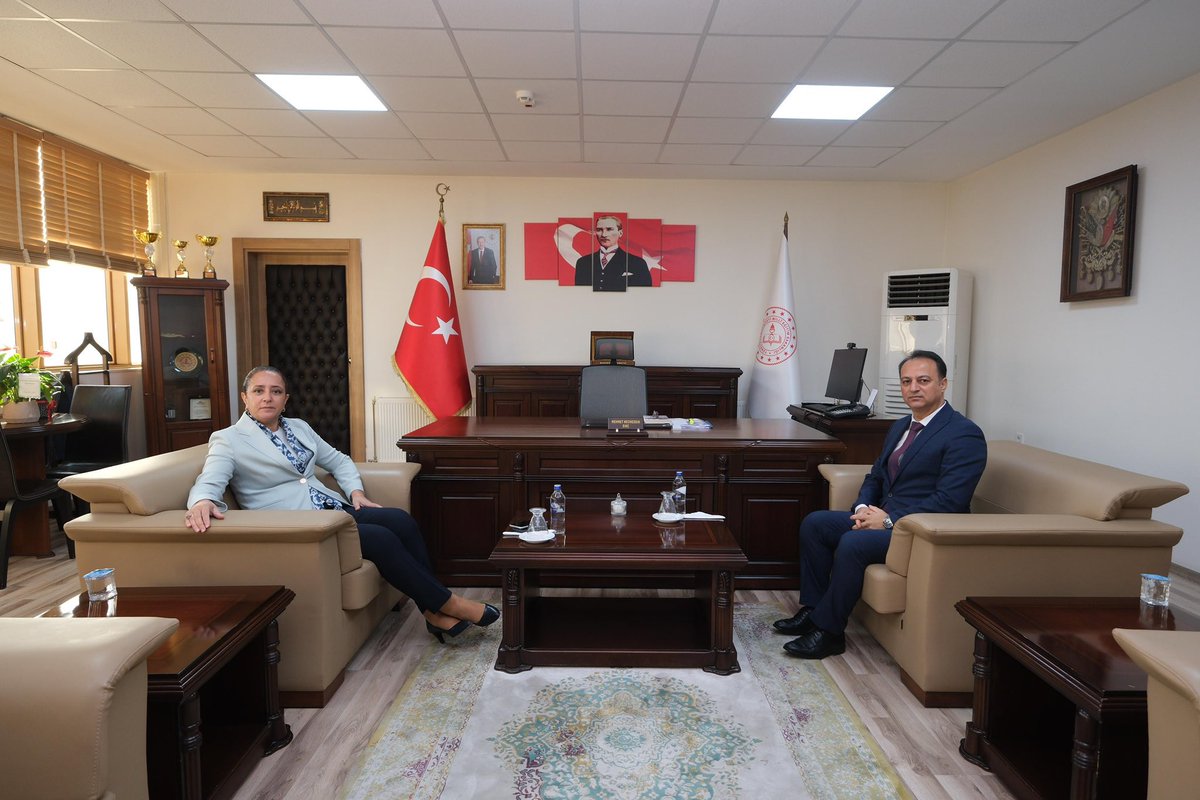 📌 Sayın Valimiz Tülay BAYDAR BİLGİHAN, ziyaretleri kapsamında;
 
➡️ Göreve yeni başlaması nedeniyle Burdur İl Millî Eğitim Müdürümüz M. Necmeddin DİNÇ’i ziyaret etti. <a href="/tcmeb/">Millî Eğitim Bakanlığı</a> <a href="/Yusuf__Tekin/">Yusuf Tekin</a> <a href="/Burdurvalilik/">T.C. Burdur Valiliği</a> <a href="/necmidinc/">M.Necmeddin Dinç</a>