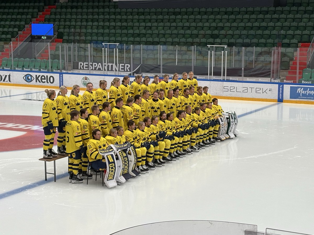 Både dam- och herrlandslaget på plats i Ängelholm. Då blev det en gemensam Tre Kronorbild.