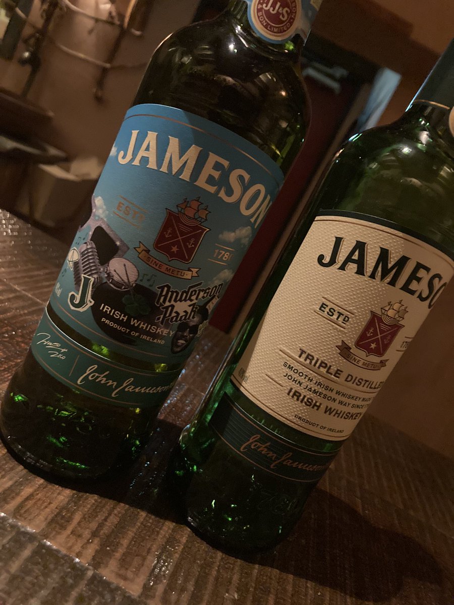 BARTWOTHREE's tweet photo. ジェムソン、
アンダーソン・パークコラボボトル
(味は変わりません)

ジェムソンは度々遊び心のあるボトルを出してきて楽しいです😌

個人的にはアンダーソンパークの音楽も好きです🎶
ブルーノマーズとコラボの曲は大ヒットしましたね‼︎

本日も宜しくお願いします🍸

#福岡バー　#西新バー https://t.co/wE3FmMfKMu