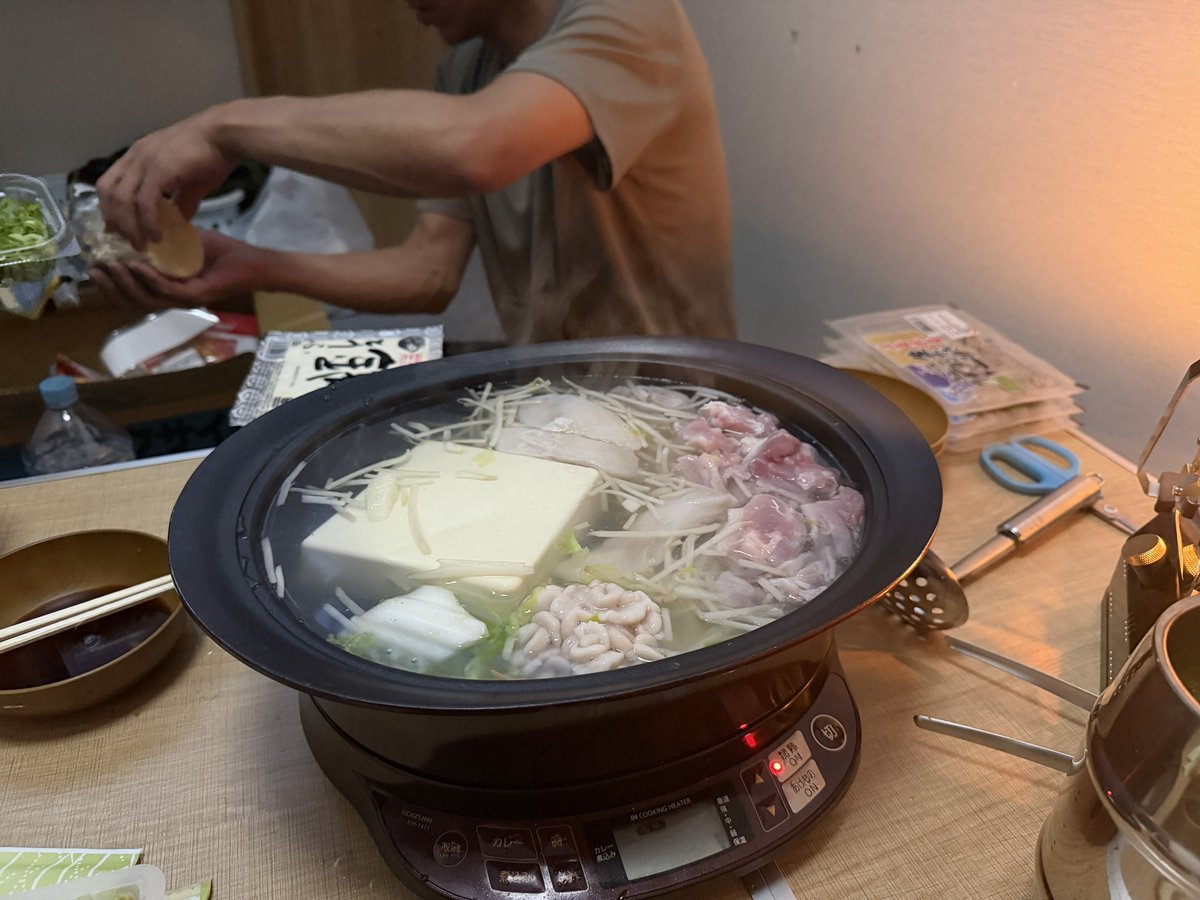 saisoku_z_kyou's tweet photo. いつのまにか勝手に紹介されてた🤣
皆んなで部屋でキャンプ気分で鑑賞してる😁
みんな見てね♡

https://t.co/epgv5NoOGV https://t.co/8E4c5dmyq7