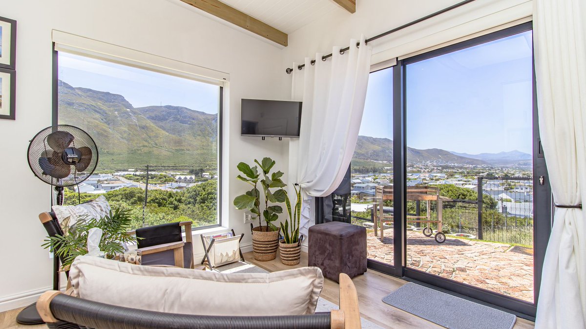 Capture_Video's tweet photo. The right sunlight falling across a listing, the right view opening up, the right mood captured in stills and video.
Videographer: Vaughan Janczik
#propertymedia #propertymarketing #capturehdmedia #walkthroughvideo #realestatecontent #springlistings #sellingseason https://t.co/LE0woY9CmV