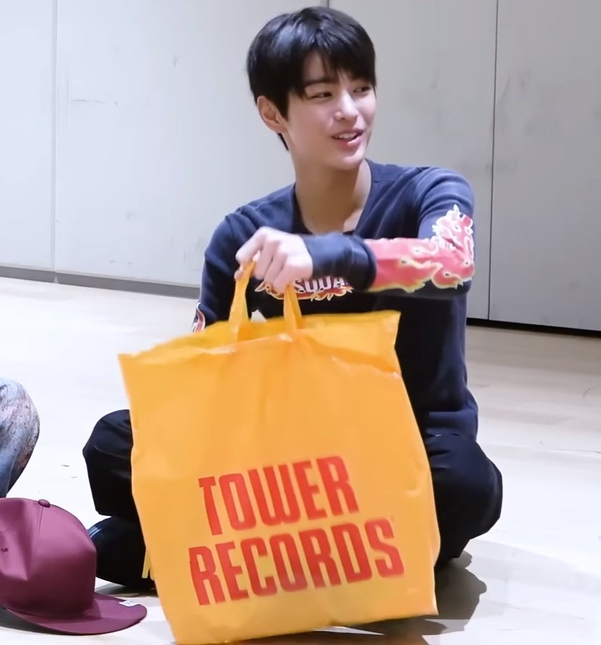 prodbykeon's tweet photo. keonho is the most environmentally conscious aegi i know, this sustainable king!! https://t.co/HuYgBxC6tF