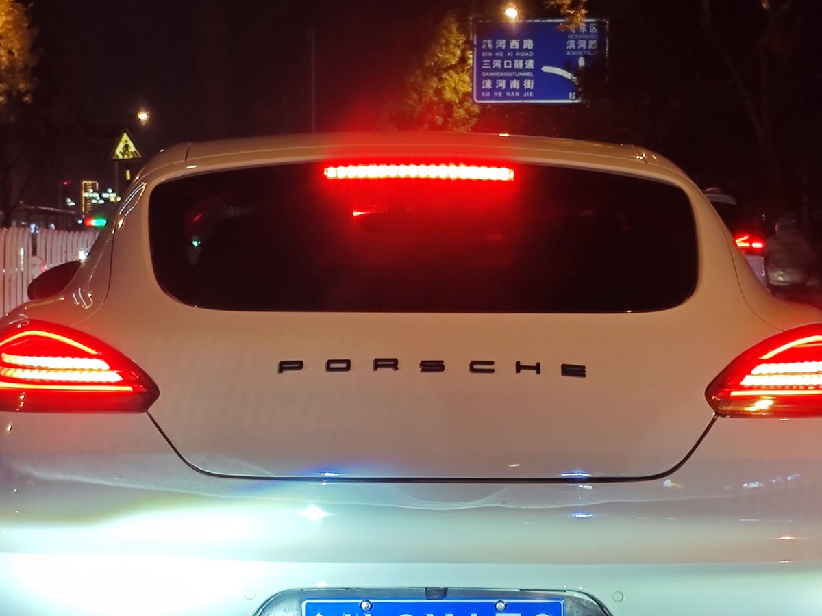 土鳖问一下，这几个字母就是这样不齐吗？感觉r偏上了，s偏下了
