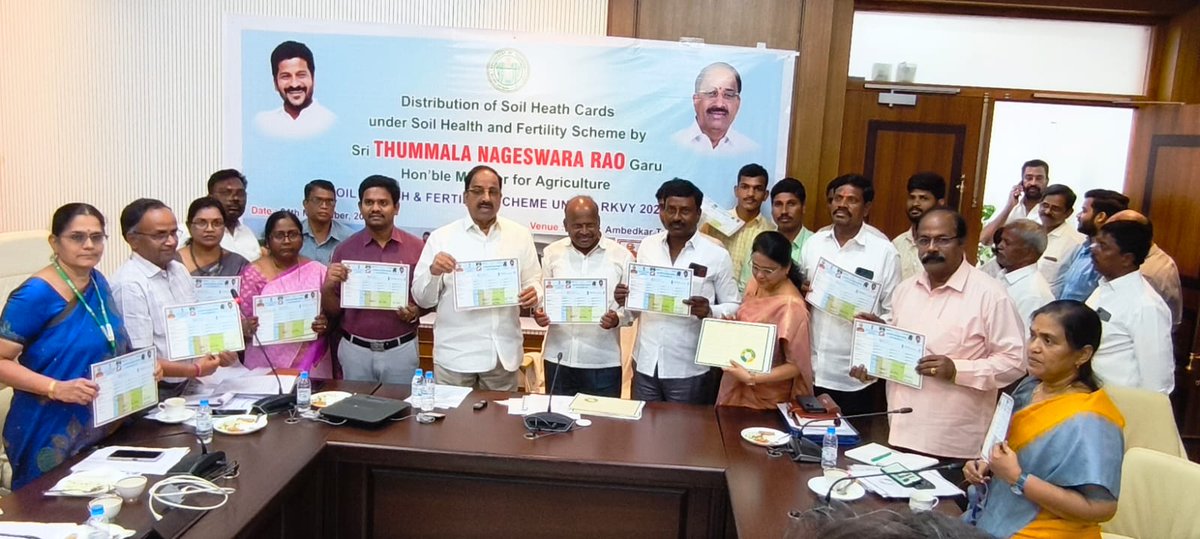 🔹 వ్యవసాయ శాఖ ద్వారా ప్రతి మంగళవారం జరిగే 'రైతు నేస్తం' కార్యక్రమంలో భాగంగా ఈ రోజు జరిగిన 74 వ ఎపిసోడ్ లో తెలంగాణ రాష్ట్ర వ్యవసాయ శాఖ మంత్రి శ్రీ తుమ్మల నాగేశ్వరరావు ముఖ్య అతిథిగా పాల్గొని, రైతులకు భూసార పరీక్ష పత్రాల పంపిణీ కార్యక్రమాన్ని ప్రారంభించారు. 

🔹 ఈ సందర్భంగా మంత్రి