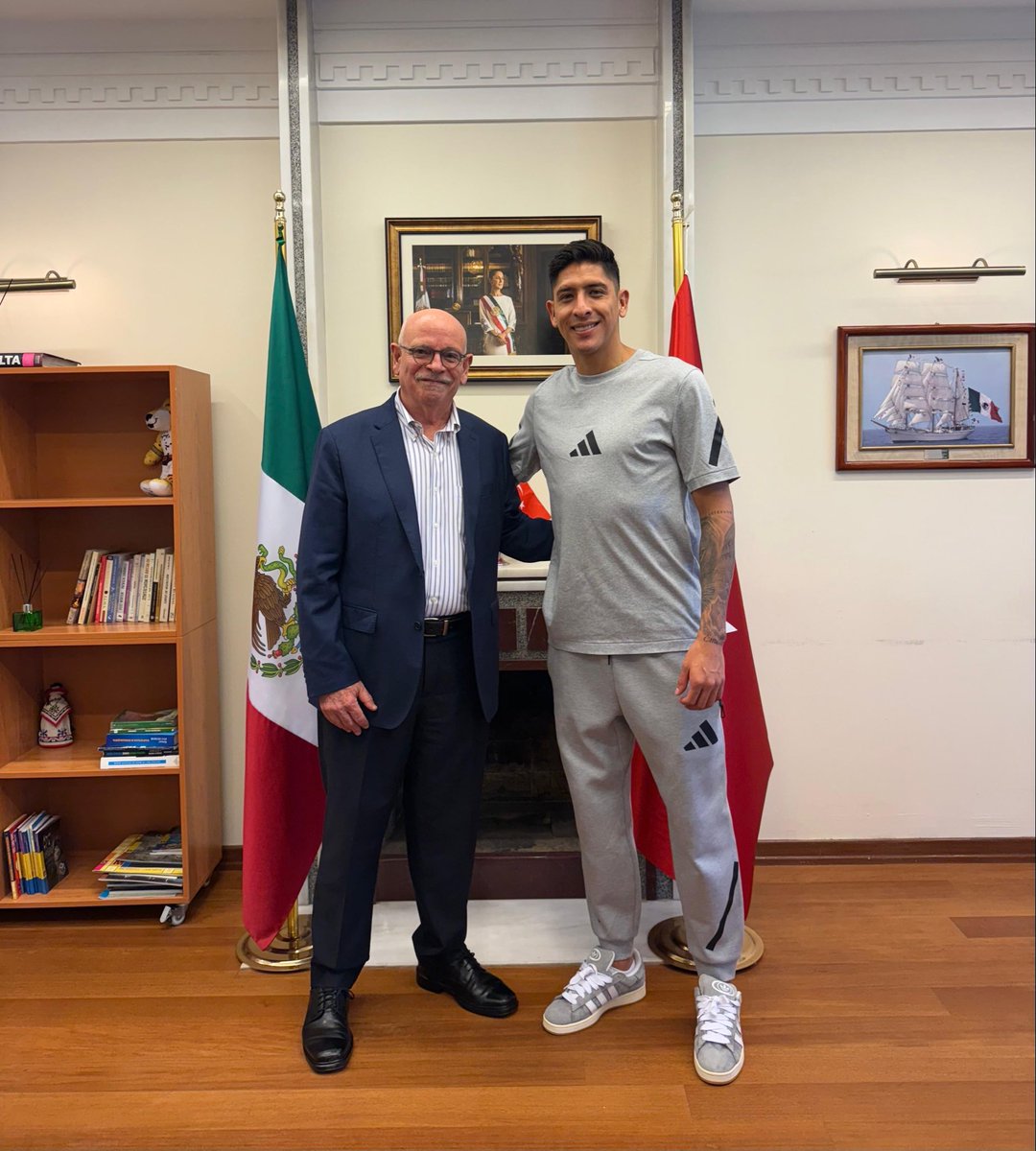 Con enorme gusto recibimos en <a href="/ConsulmexETB/">Consulmex Estambul</a>  al  jugador mexicano <a href="/EdsonAlvarez19/">Edson Álvarez</a> , a quien deseamos mucho éxito en su temporada con el <a href="/Fenerbahce/">Fenerbahçe SK</a>