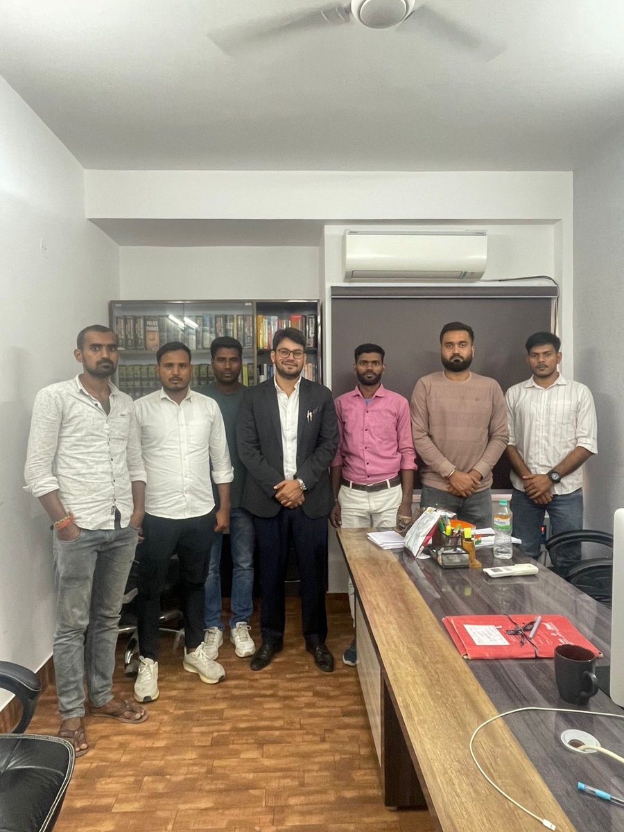 IYCLegalCell's tweet photo. IAF aspirants from Bihar, who were represented by our Department before the Hon’ble Supreme Court, visited the @IYCBihar Legal Cell War Room. 

Our Chairman @RoopeshINC Ji held detailed discussions regarding the future roadmap and upcoming legal strategies regarding the matter. https://t.co/G5KNYIJOoS