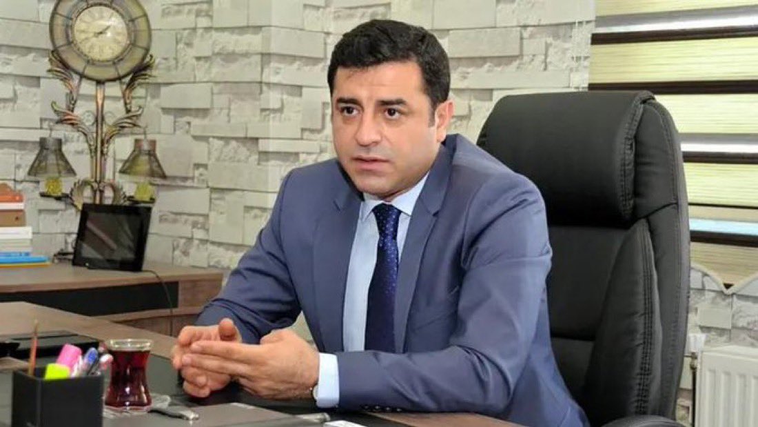 Türkiye Barolar Birliği Başkanı Erinç Sağkan, AİHM’in Demirtaş kararının sıradan bir ihlal kararı olmadığını vurguladı:

"Mahkeme, yargılamada politik müdahale ve yetki saptırması yapıldığını tespit etti. Bu çok nadir ve sıra dışı bir durumdur. Gecikmeden tahliye kararı