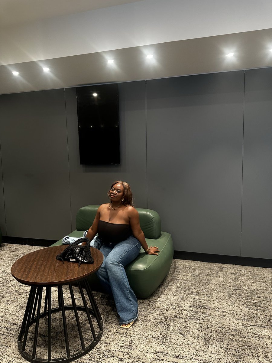 Fai_Sayo's tweet image. A lil’ mystery, a lot of glow 🔥

My glow is prayer, patience, and purpose 🙏🏾

Covered in grace, shining in melanin 💫

God took His time with this shade 🤎