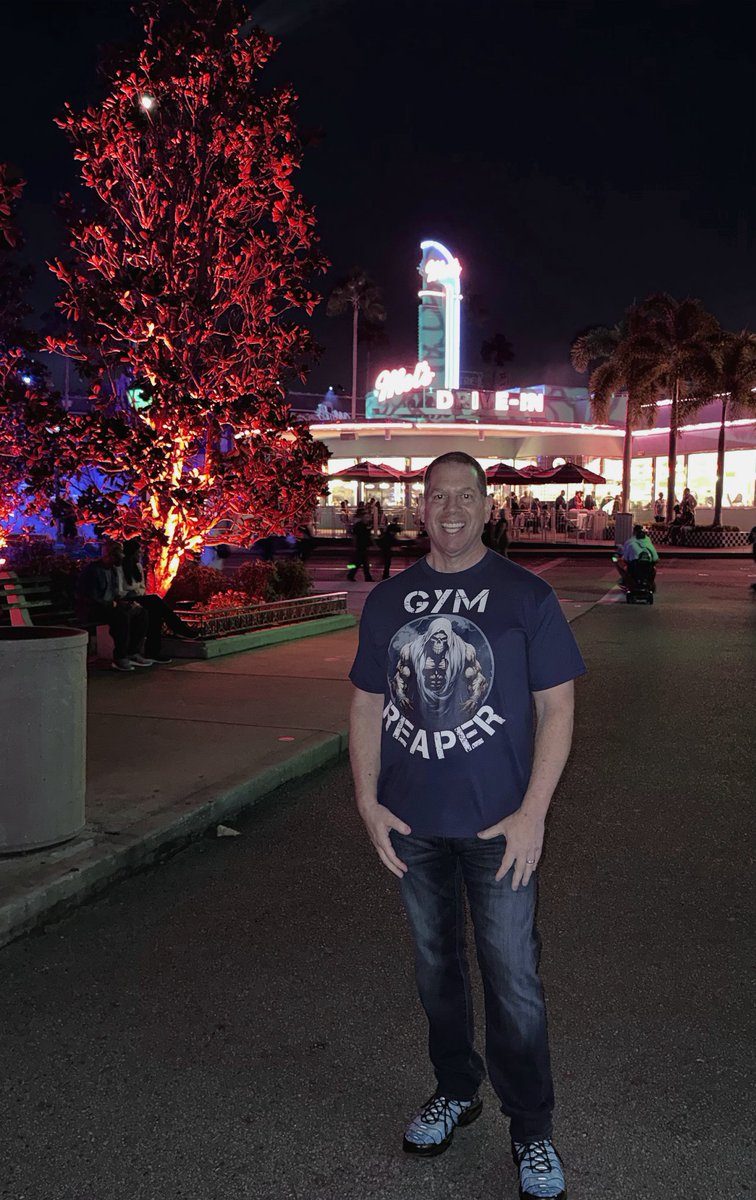 lsolomon21's tweet photo. @HorrorNightsORL #hhn34
Another Amazing Year in the Fog! Always feels great to be back in our Happy Place!🎃🧙‍♂️👻💀🧟‍♂️ https://t.co/aB3JyRtoug