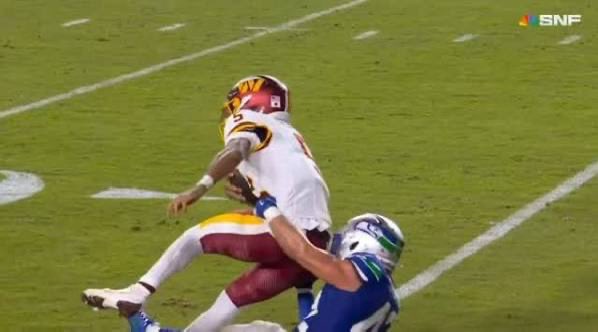 PolymarketBlitz's tweet image. NFL: 

“NO MORE HIP DROP TACKLES! 😡”

Meanwhile, Jayden Daniels everytime he gets tackled: