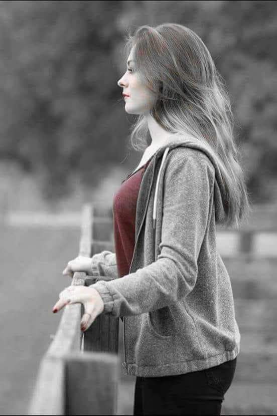 .
حين يتعلق الأمر بـ الإهتمام ، لا تكون المسافة ذات شـأن ...
فثمة من يسأل عنك وهو في أقصى الأرض ...وثمة من ينساك وانت أمامه🥀
.