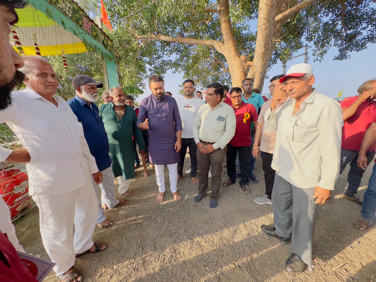 જેતપુર તાલુકાના પેઢલા ગામ ખાતે ખુંટ પરીવારના સુરાપુરા દાદા શ્રી પ્રેમજીબાપા મંદિરે યોજાયેલ સંતવાણી પ્રસંગે ઉપસ્થિત રહીને પૂ,પ્રેમજીબાપાના દર્શન કરીને ખુંટ પરીવારને શુભકામનાઓ પાઠવી.