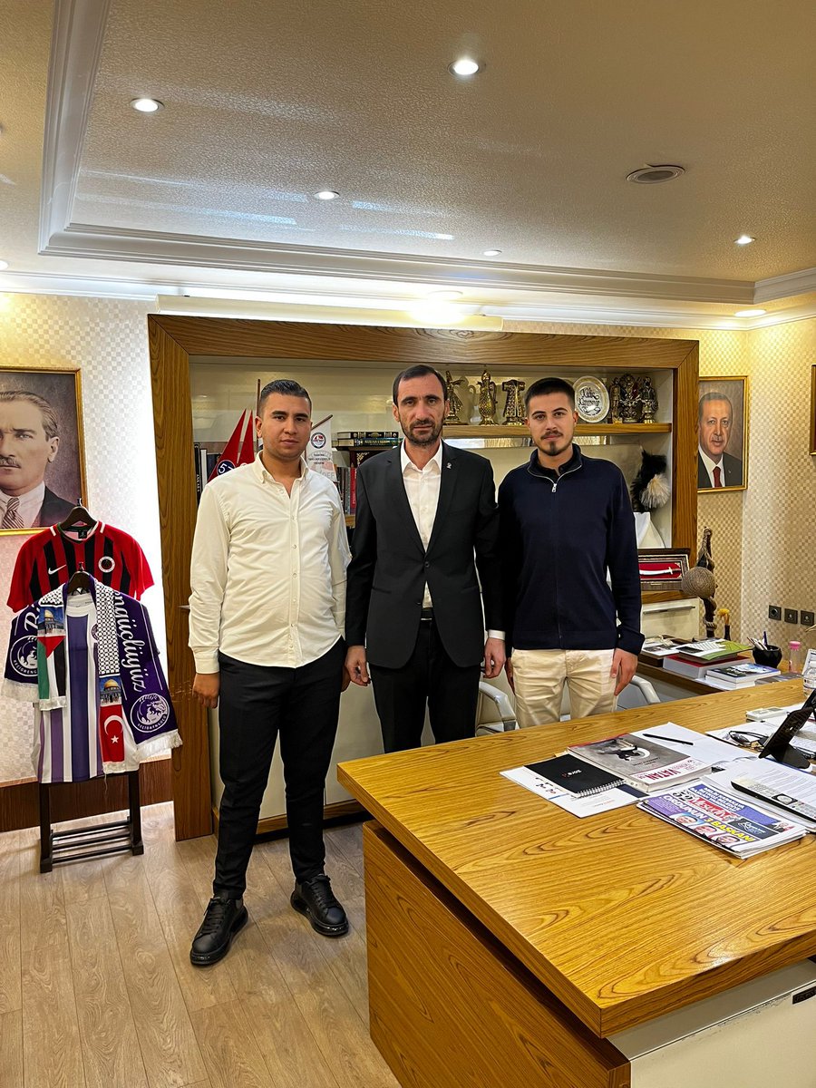 İlçe Başkanımız Sayın Kadir Karapınar'ı Geçmiş Dönem İlçe Başkanımız Sayın Şükrü Özek'in oğlu Sayın Batuhan Özek makamında ziyaret etti. 

Nazik ziyaretleri için kendilerine teşekkür ederiz.

<a href="/RTErdogan/">Recep Tayyip Erdoğan</a> <a href="/hakanhanozcan/">Hakan Han ÖZCAN 🇹🇷</a>  <a href="/AKadirkarapinar/">Kadir KARAPINAR🇹🇷</a>