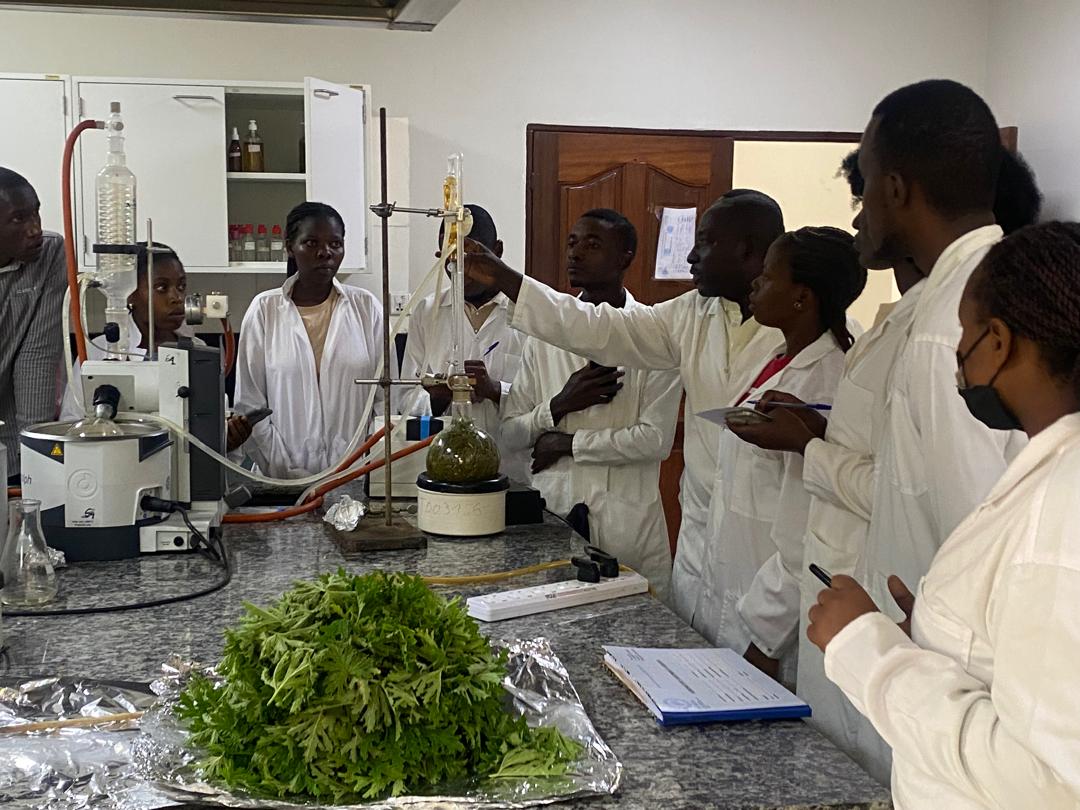 RwandaIndustry's tweet photo. The students gained valuable knowledge by observing critical processes like essential oil extraction, distillation-based ethanol measurement, and complex formulations and analysis.
@Uni_Rwanda @RwandaIndustry @RwandaTrade @FXBRwanda @ScienceTechRw https://t.co/F7dy0OwHpC