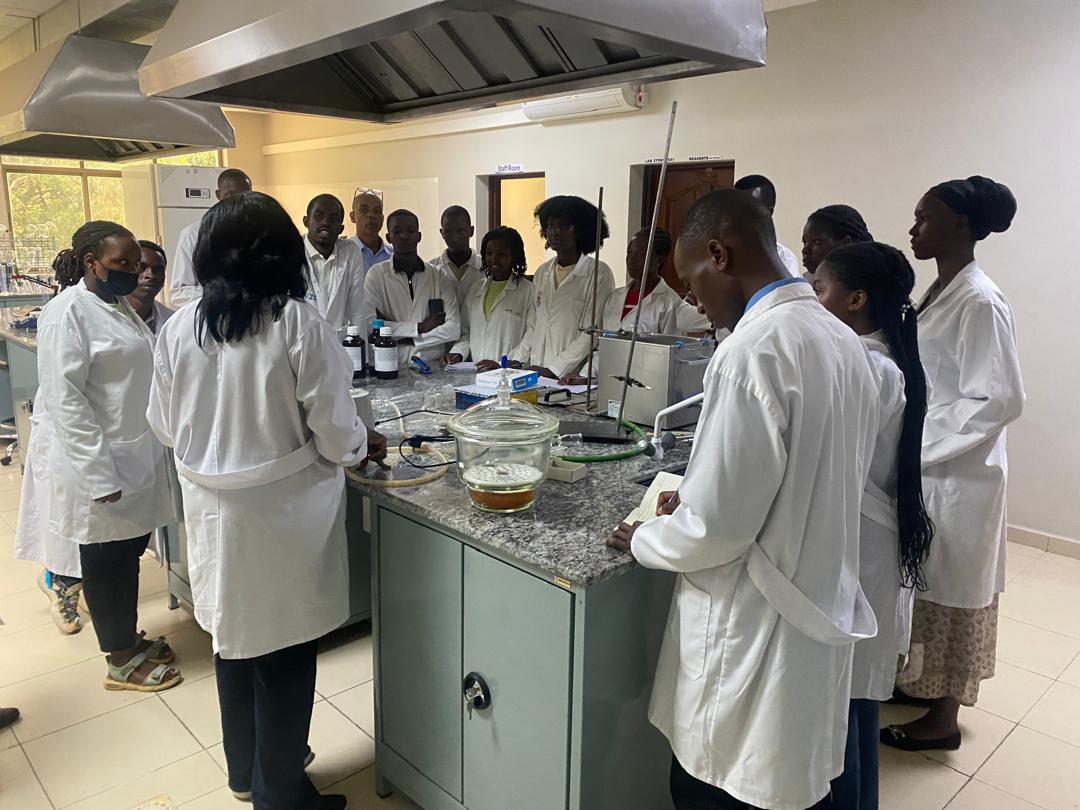 RwandaIndustry's tweet photo. The students gained valuable knowledge by observing critical processes like essential oil extraction, distillation-based ethanol measurement, and complex formulations and analysis.
@Uni_Rwanda @RwandaIndustry @RwandaTrade @FXBRwanda @ScienceTechRw https://t.co/F7dy0OwHpC