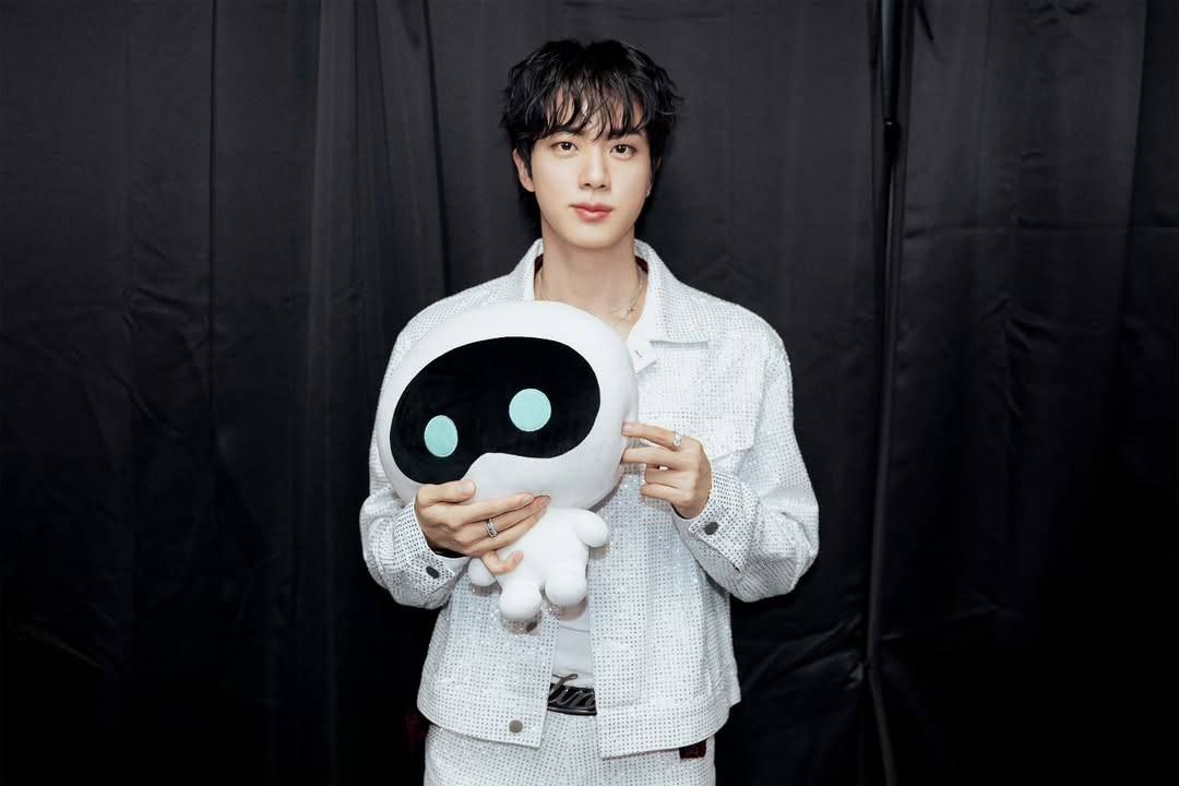 EgreenHedgehog's tweet photo. I’m voting #Jin for the #2025MAMAVOTE https://t.co/8g7i8LPXXG