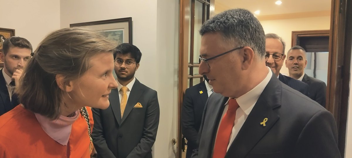 sidhant's tweet photo. Israel foreign minister Gideon Sa'ar @gidonsaar meets Delhi's diplomatic community at a reception hosted by Israel Amb Reuven Azar @ReuvenAzar in Delhi https://t.co/U9iTrV7PUq