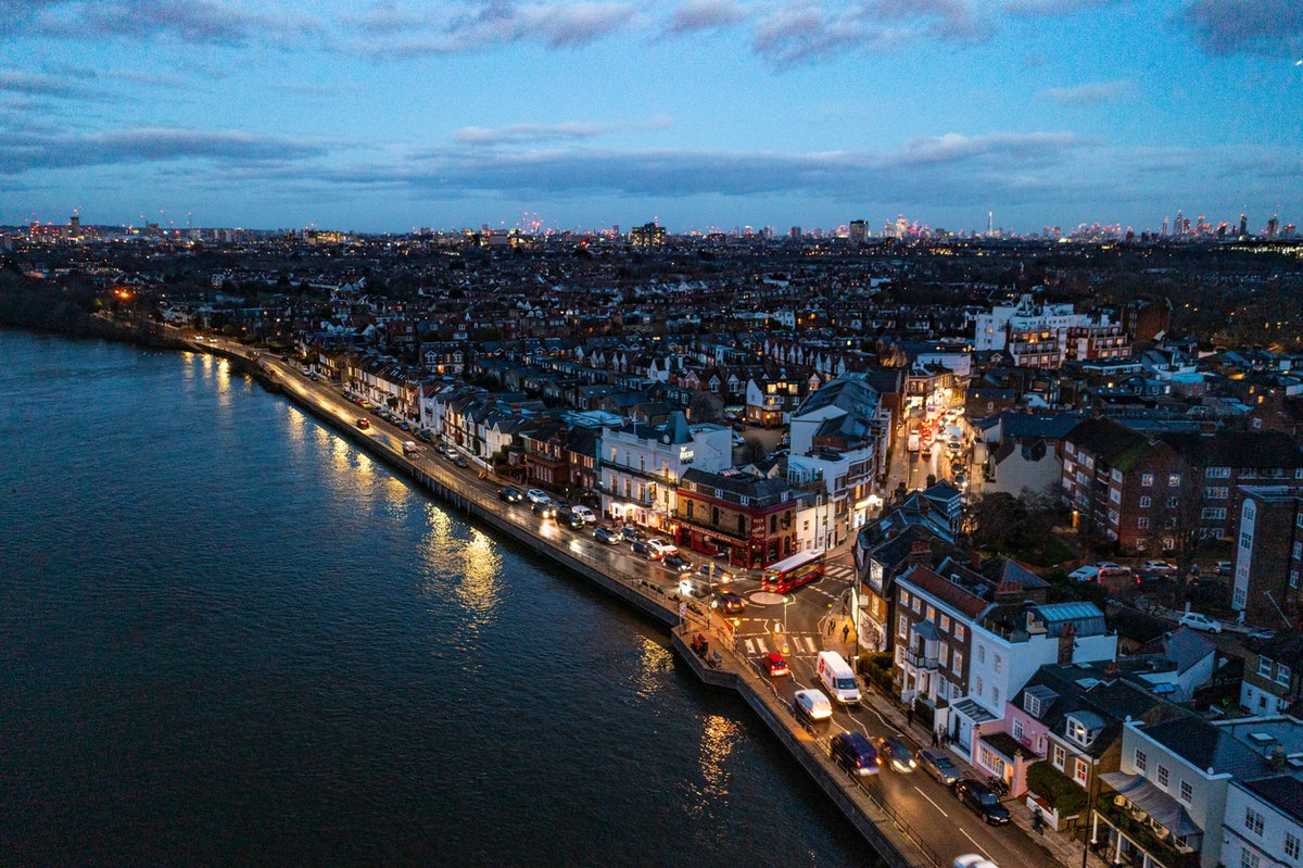 LBRUT's tweet photo. Richmond upon Thames is London's best borough 🥇

Don't just take our word for it - #LBRuT's great outdoors, good vibes, culture, activities and hospitality has seen your borough ranked as The @Telegraph's number one London borough!

Find out more 👇
https://t.co/DjZBkZ6KzN https://t.co/nivOMkjgbP