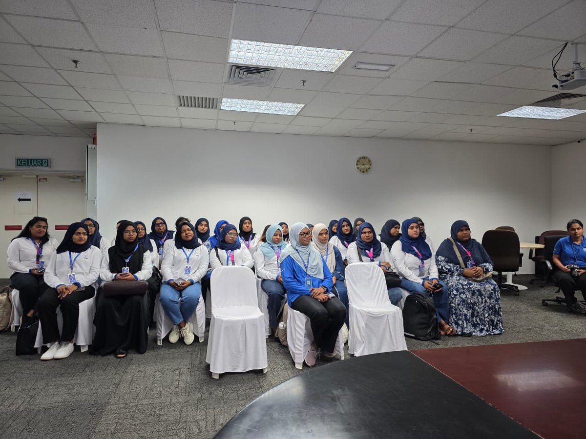 MDVinMalaysia's tweet photo. High Commissioner H.E. Dr. @Mariyam_Shab welcomed students from Villa College’s Master of Science in Counselling and Master of Clinical programs, currently in Malaysia under the student mobility exchange partnership between @VillaCollegeMv and the University of Cyberjaya (UoC). The students will complete their clinical internship, gaining hands-on experience in therapeutic approaches and clinical interventions. H.E. shared insights on the mission’s initiatives and discussed future collaboration for research and training opportunities. @a_najyb
@VillaCollegeMv
@aishathnashy