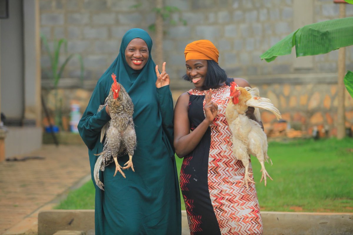 Who said raising local chickens isn’t a great lifestyle? #LoveYourW #TREASURE