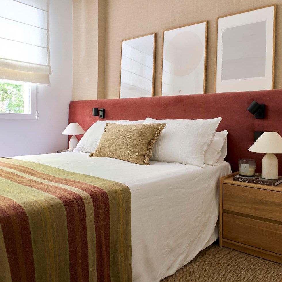 Nuevo_Estilo's tweet image. Una casa con dos dormitorios, dos baños, cocina semi integrada despacho y sobre todo, una gran librería azul. nuevoestilo.es/casas/a6919434…

Proyecto: Mariñas Estudio 
Fotos: Carla Capdevila