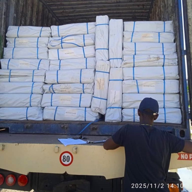 Como parte de la respuesta ante severos impactos del #HuracánMelissa en Oriente cubano, <a href="/pnud/">ONU Desarrollo</a> coordina entrega de recursos para apoyar capacidades locales de ofrecer soluciones de refugio seguro a personas afectadas e impulsar recuperación de viviendas.

🔗cubaminrex.cu/es/programa-de…